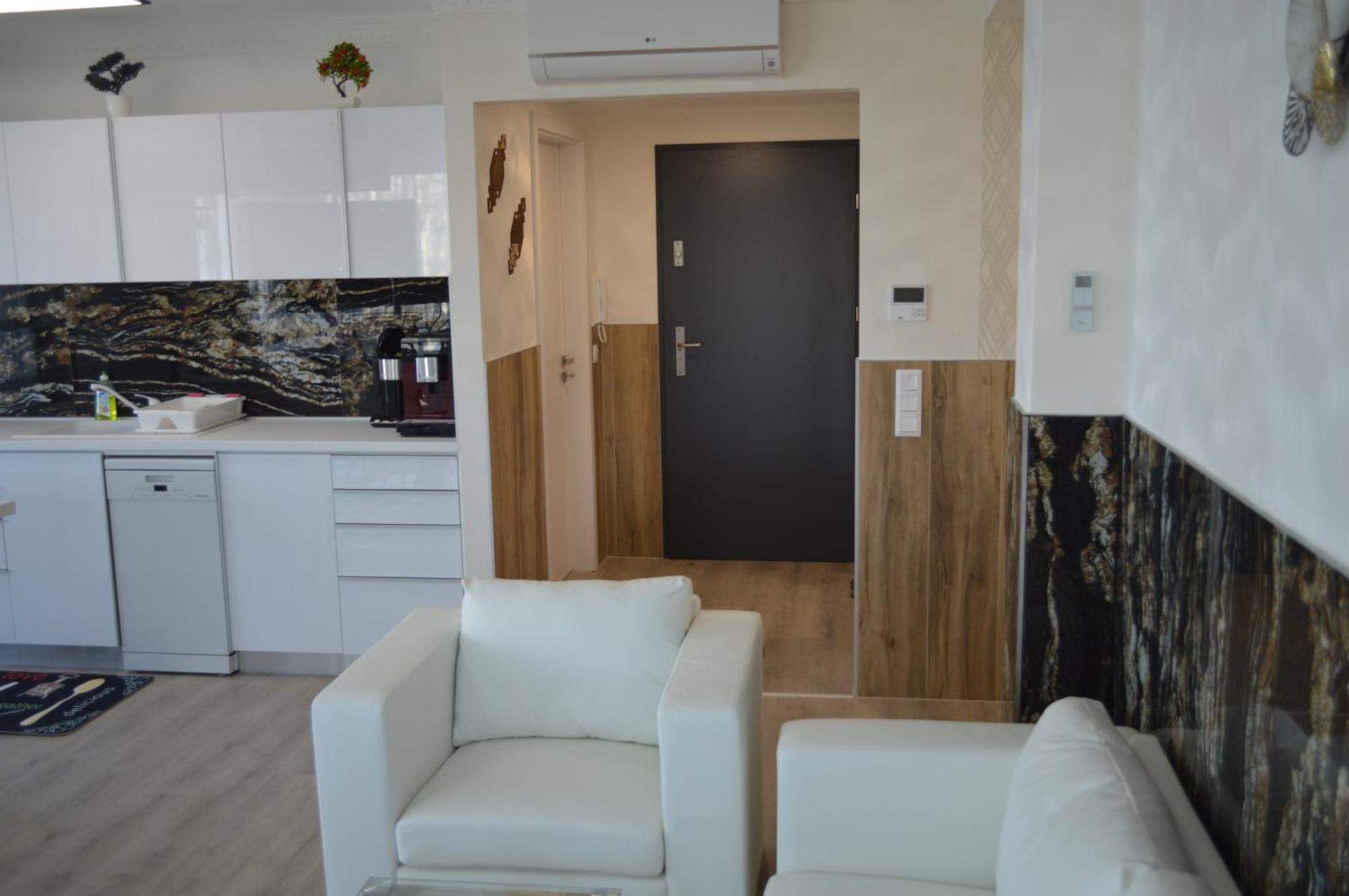 Apartment Ezuestpart Granada 4 Koezvetlen Vizparti Luxus