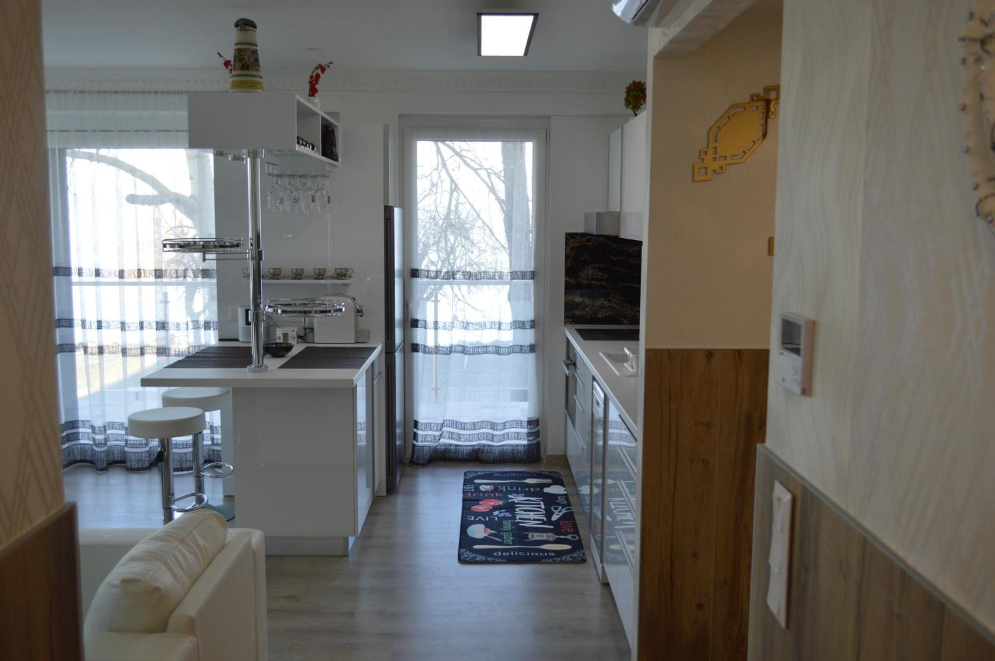 Ezuestpart Granada 4 Koezvetlen Vizparti Luxus Apartment Siofok