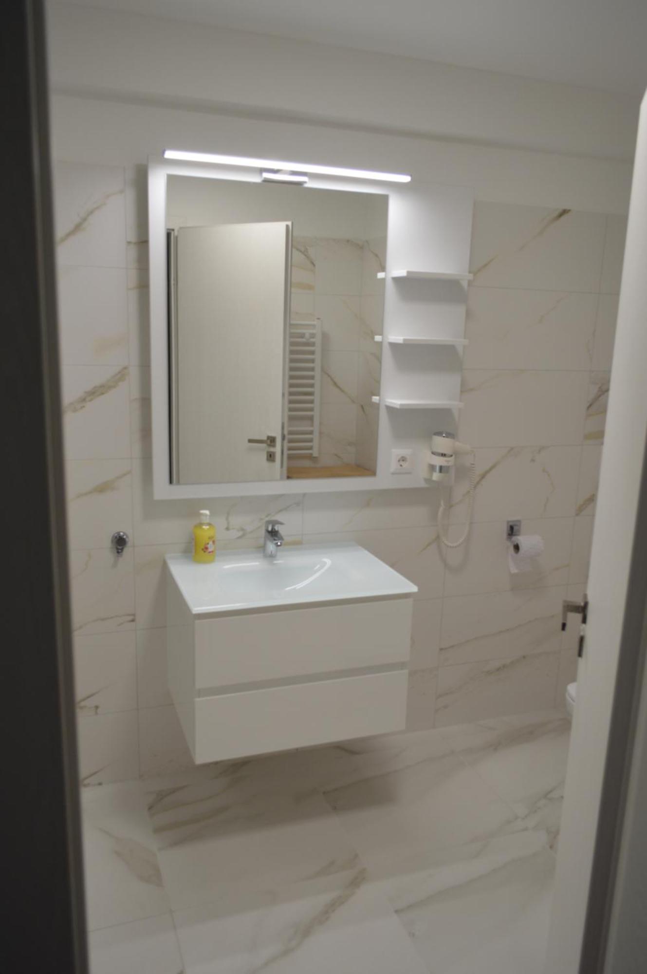 Apartment Ezuestpart Granada 4 Koezvetlen Vizparti Luxus *